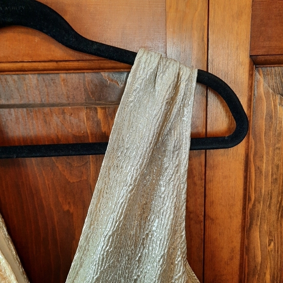 🛍 NWOT Lulu's Looking Radiant Gold Metallic Maxi Dress AD4563LU Size Large - Picture 5 of 14